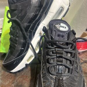 Nike Air Max 95 Black and Gray Sneakers